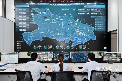 7.建成湖北交投智慧調(diào)度中心，接入全省6000多公里高速路段、1.5萬余路監(jiān)控視頻圖像，實(shí)現(xiàn)路網(wǎng)態(tài)勢全感知.jpg.jpg